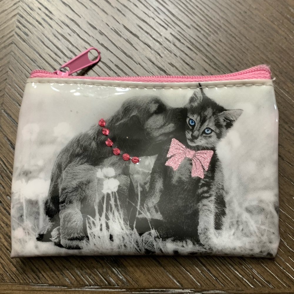 Puppy love, adorable change purse